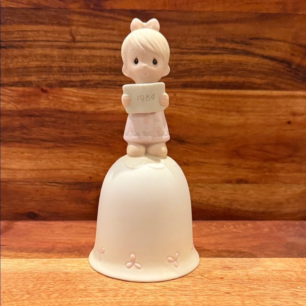 Precious Moments “Wishing You A Merry Christmas” bell. E5393